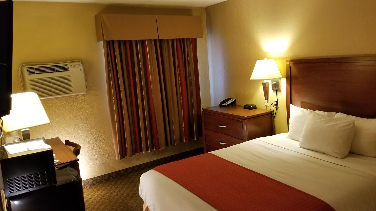 Red River Inn & Suites Fargo Buitenkant foto