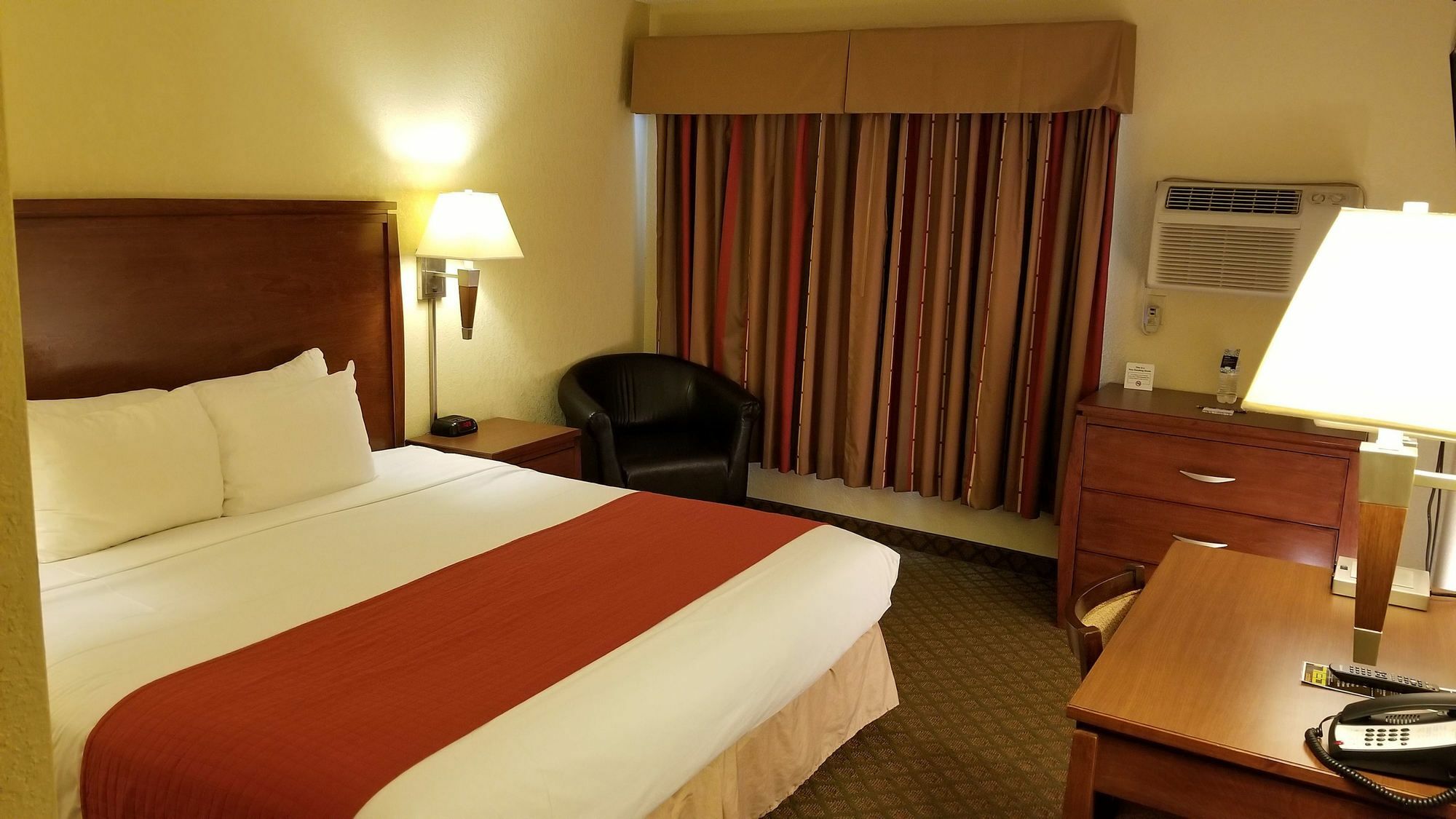 Red River Inn & Suites Fargo Buitenkant foto