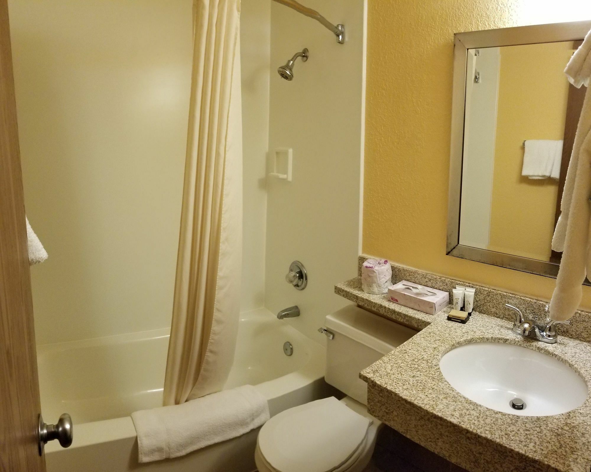 Red River Inn & Suites Fargo Buitenkant foto